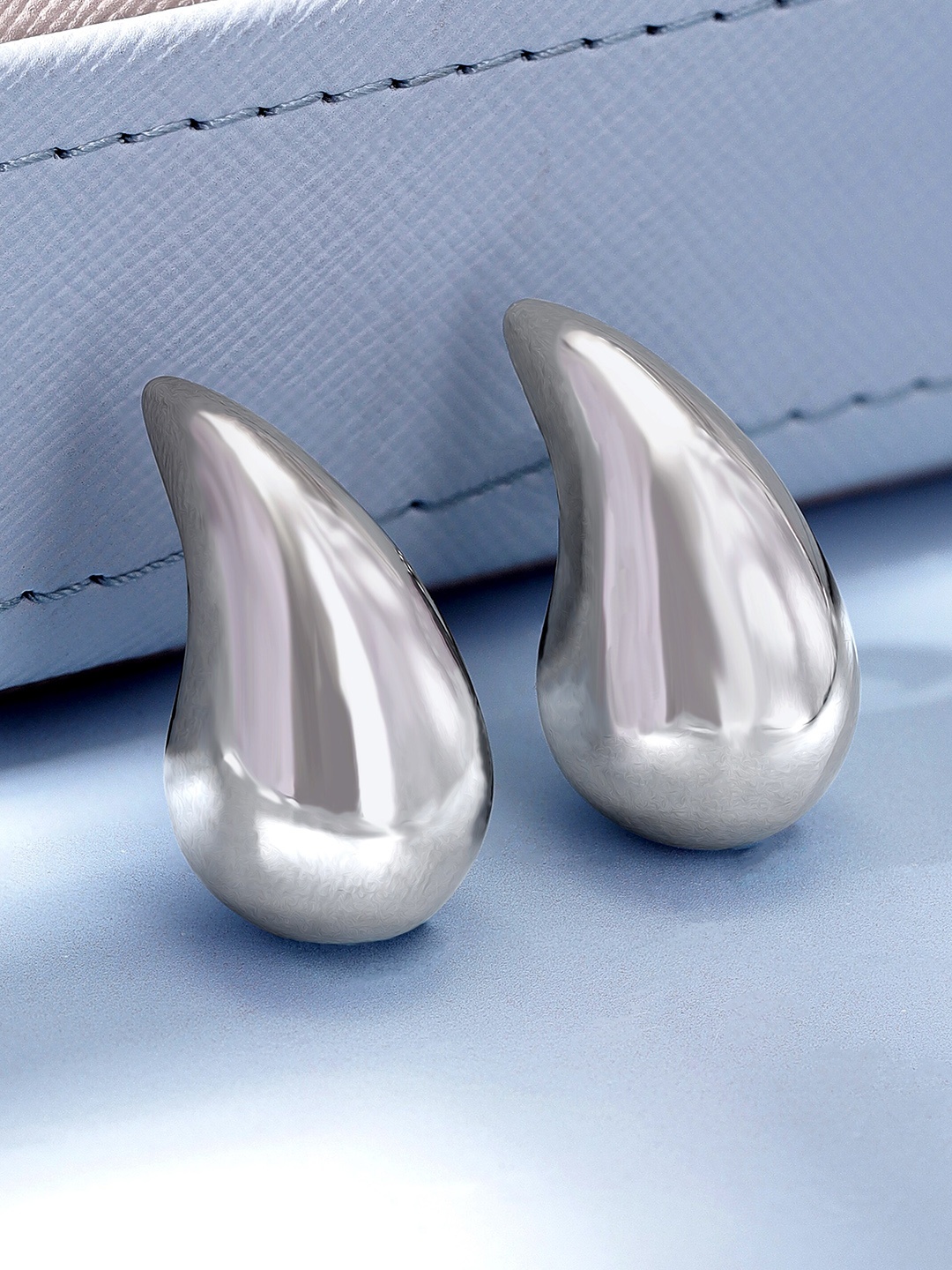 

Rubans Voguish Silver Plated Studs Earrings