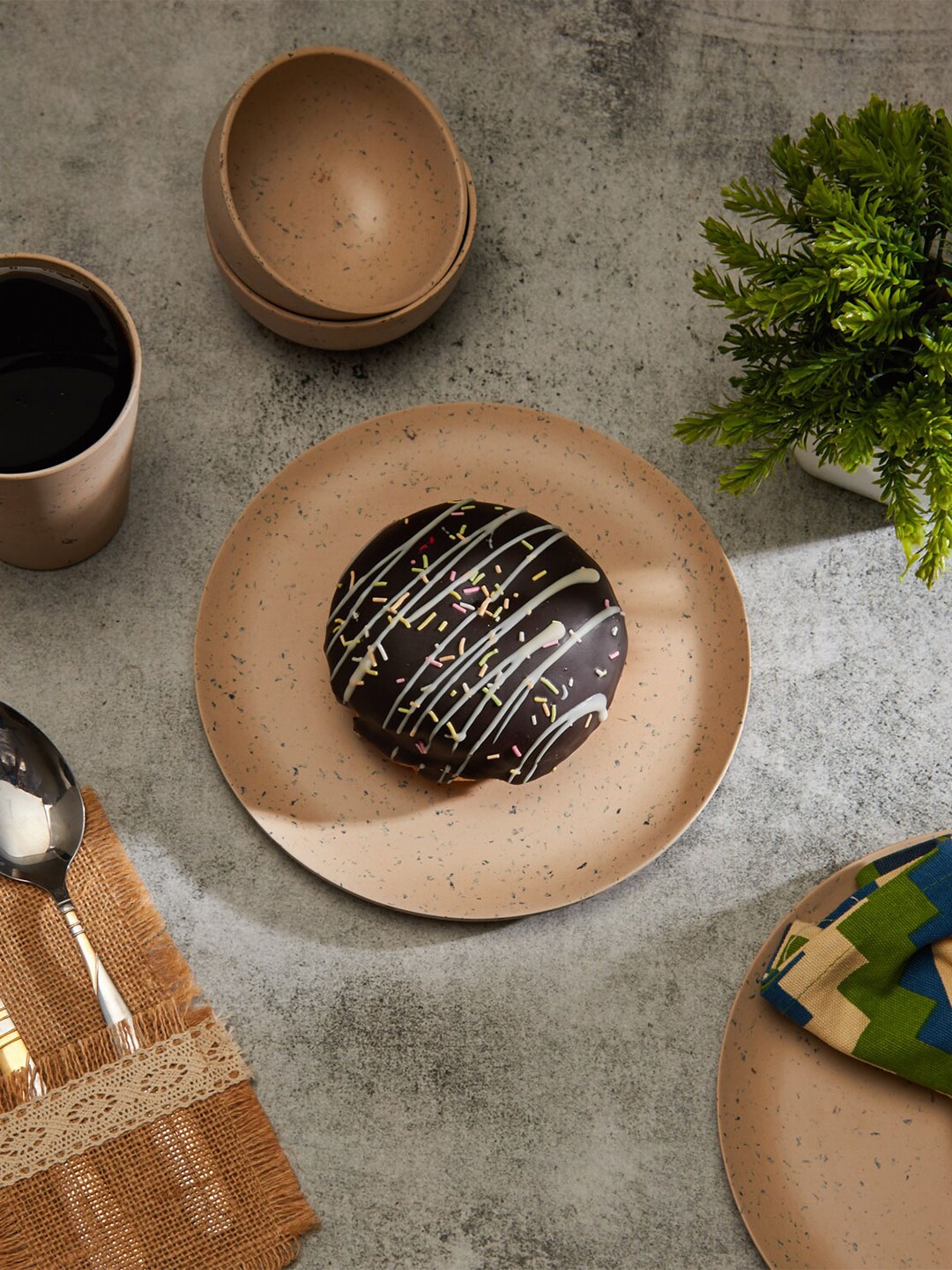 

Red Butler Brown 6 Pieces Printed Bamboo Matte Plates