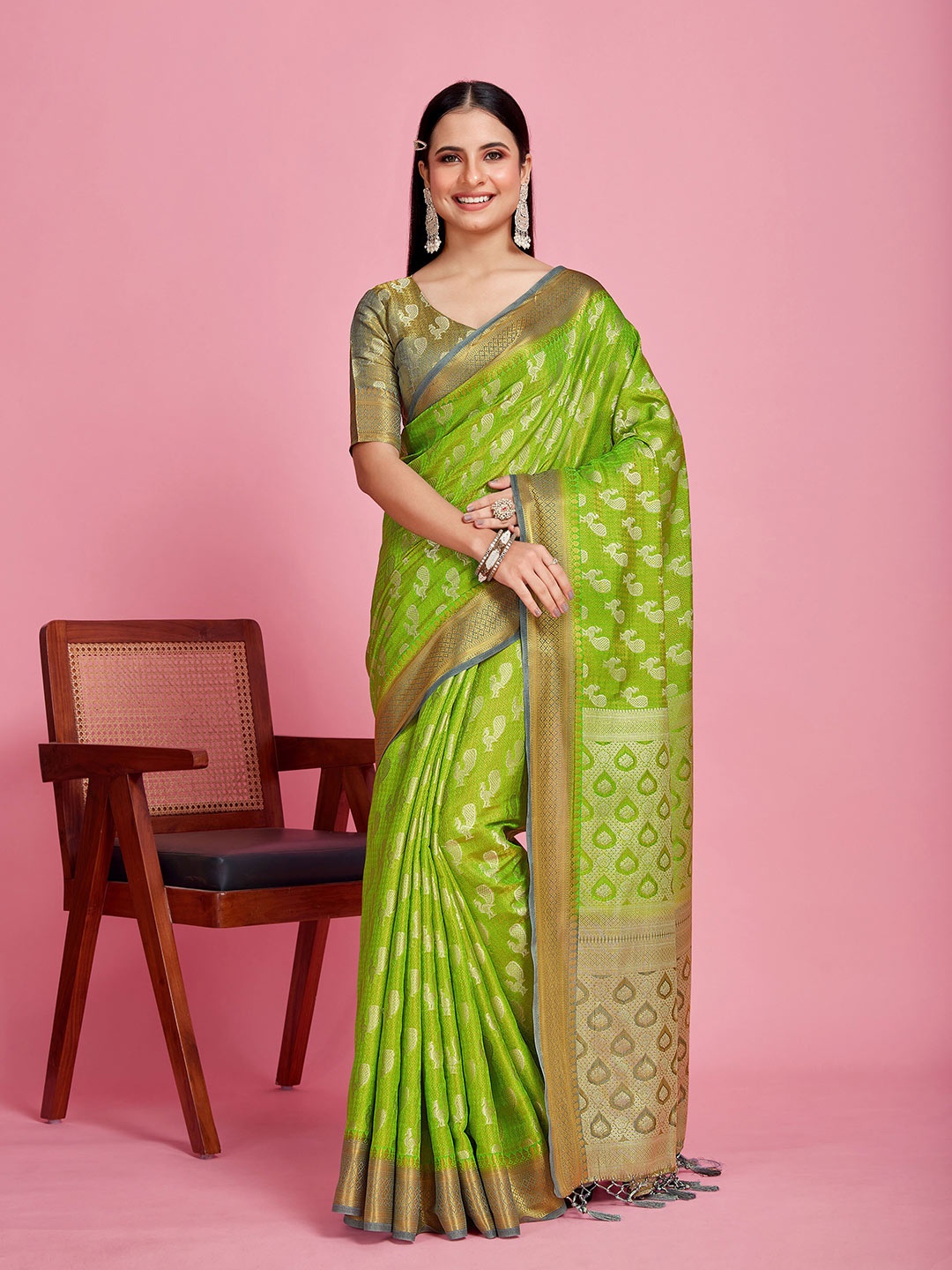 

MIMOSA Ethnic Motifs Woven Design Zari Kanjeevaram Saree, Lime green