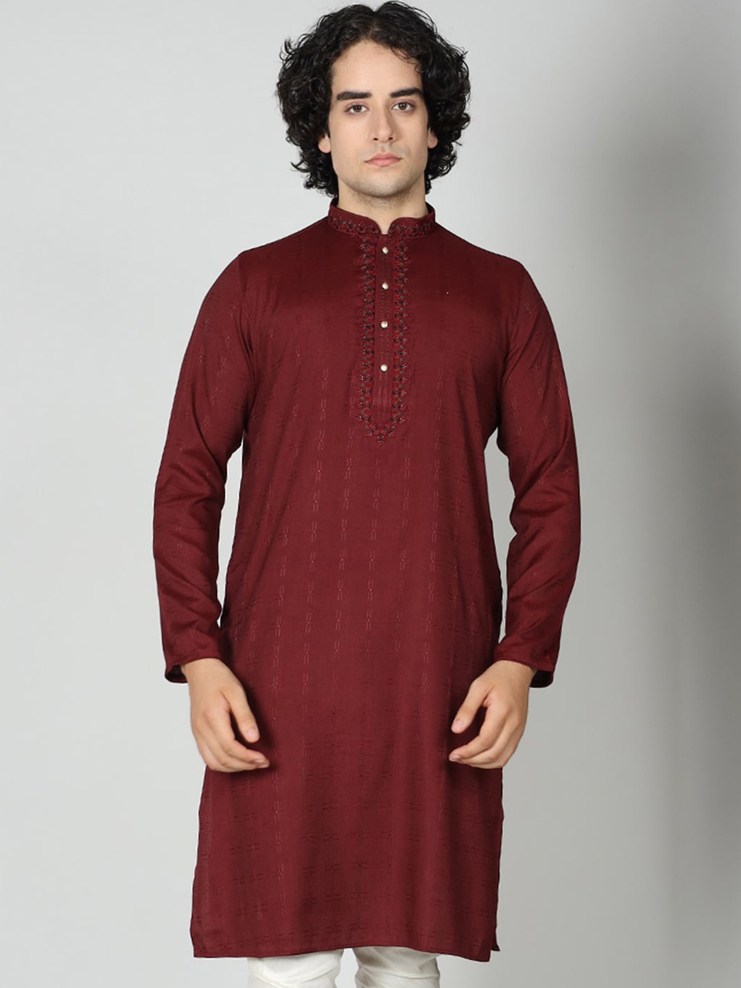 

MAAHI FABS Checked Thread Work Mandarin Collar Kurta, Maroon