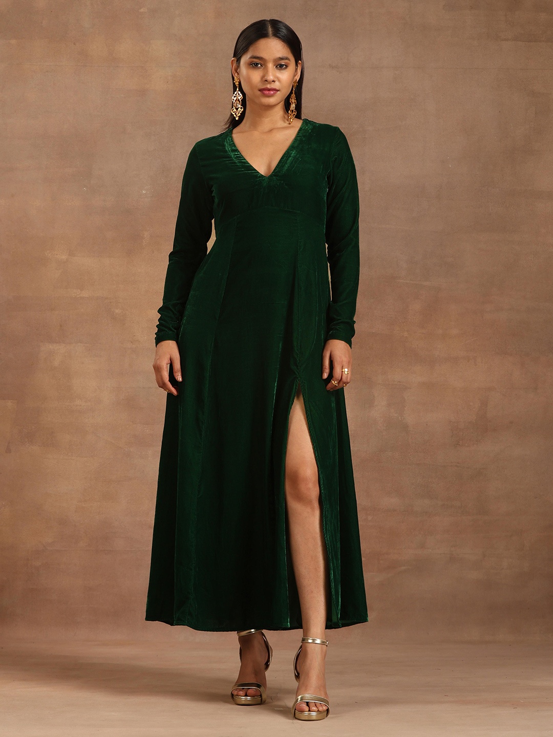 

trueBrowns Self Design V-Neck Cut-Out Velvet Maxi Dress, Green