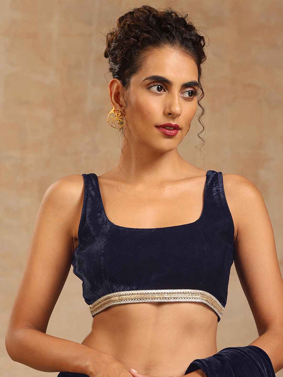 

trueBrowns Square Neck Velvet Sleeveless Saree Blouse, Navy blue