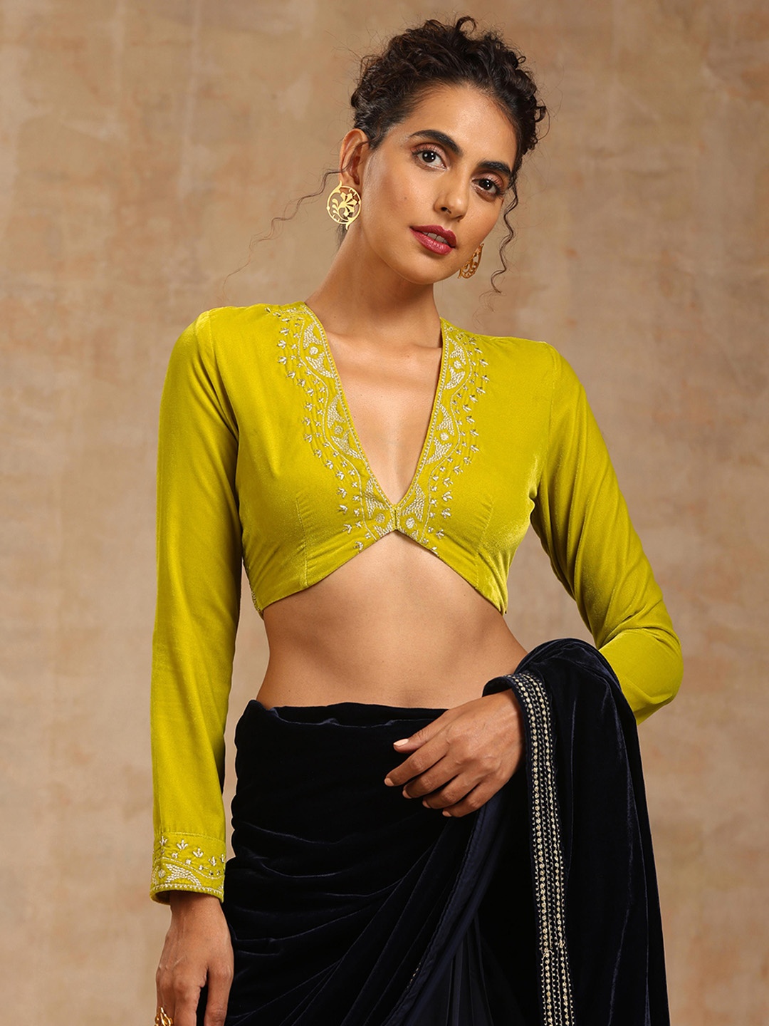 

trueBrowns Embroidered Velvet Saree Blouse, Yellow