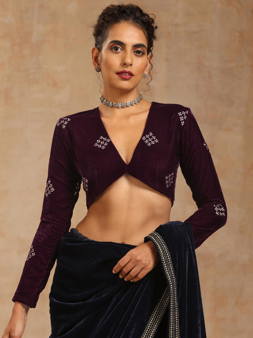 

trueBrowns Embroidered Velvet Saree Blouse, Burgundy