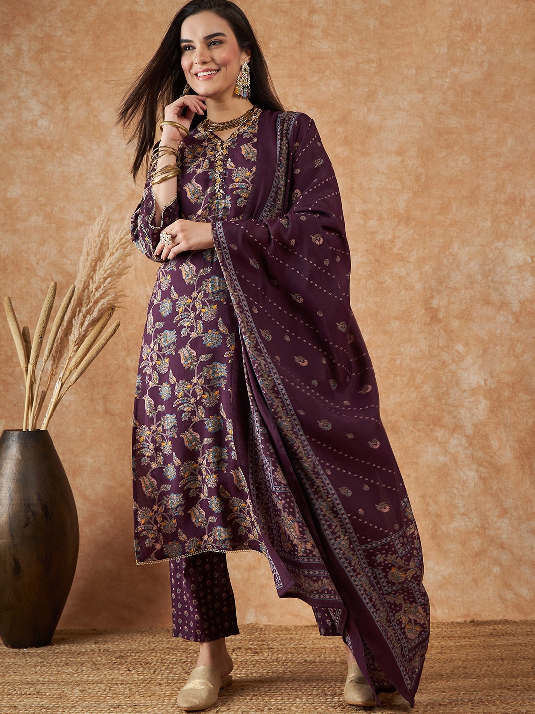

Vastramyaa Floral Printed Pure Silk Kurta With Trousers & Dupatta, Purple