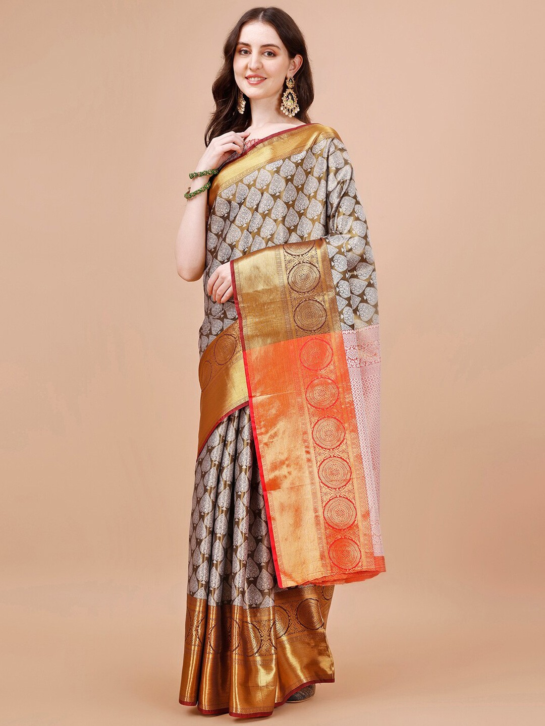 

JUST FASHION Ethnic Motifs Woven Design Zari Kanjeevaram Saree, Black