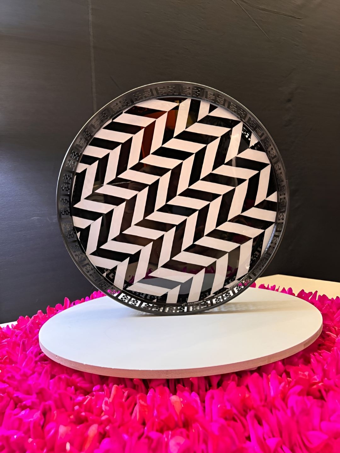 

Timaya's Decor Black & White 2 Pieces Geometric Round Trays