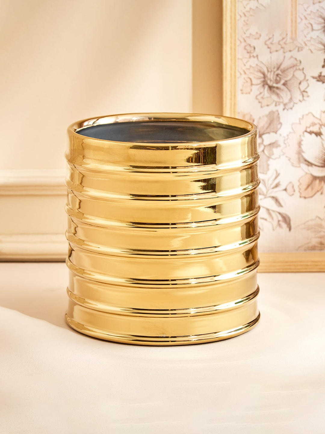

Home Centre Stellar Celestial Gold Toned Ribbed Polyresin Planter