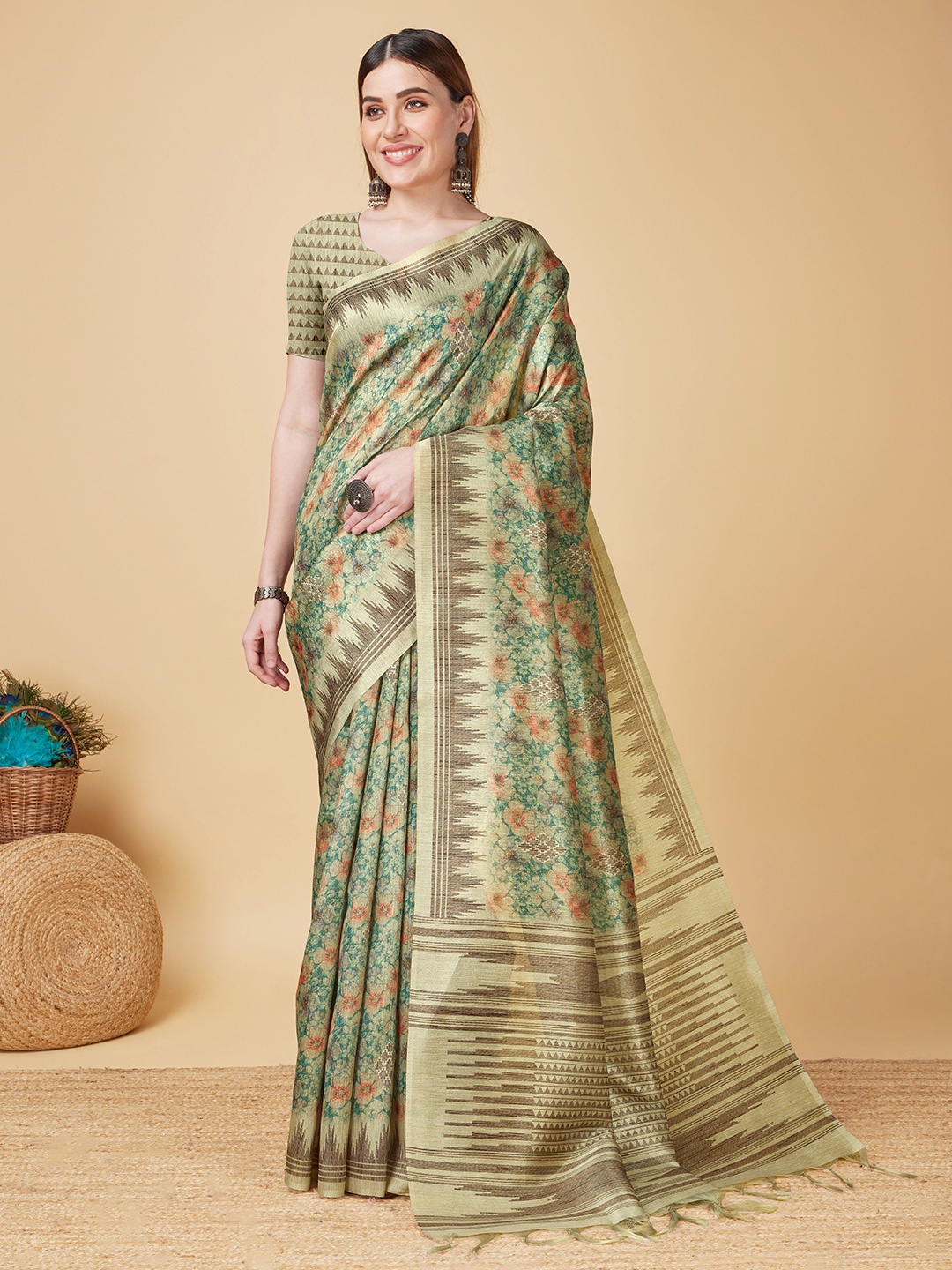 

Fevinaa Floral Printed Saree, Green
