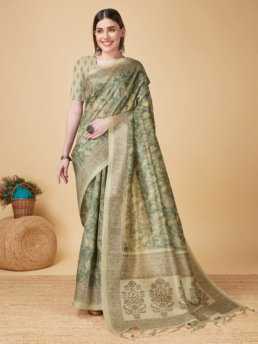 

Fevinaa Floral Printed Saree, Green