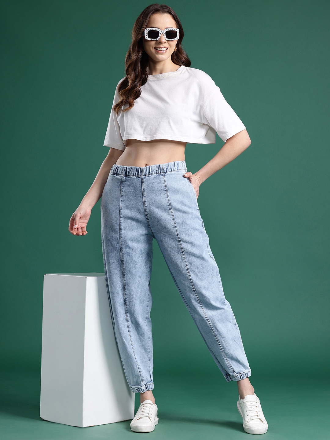 

DressBerry Women Heavy Fade Cuffed Hem Jogger Fit Stretchable Jeans, Blue
