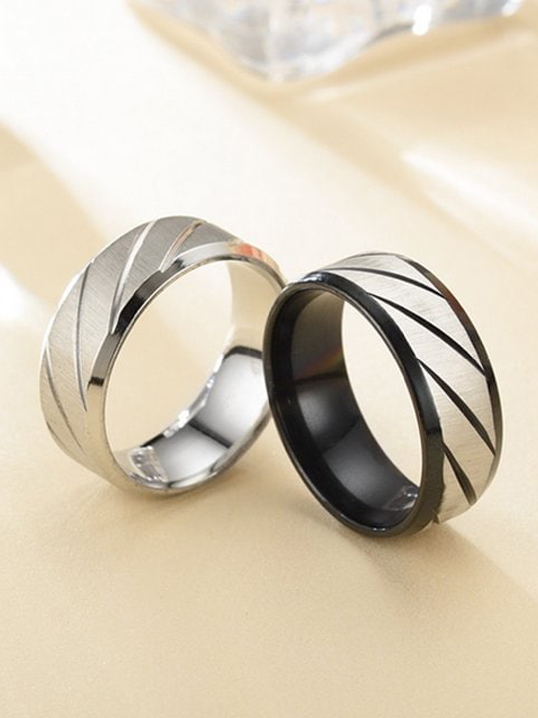 

VIEN Set Of 2 Silver-Plated Finger Rings