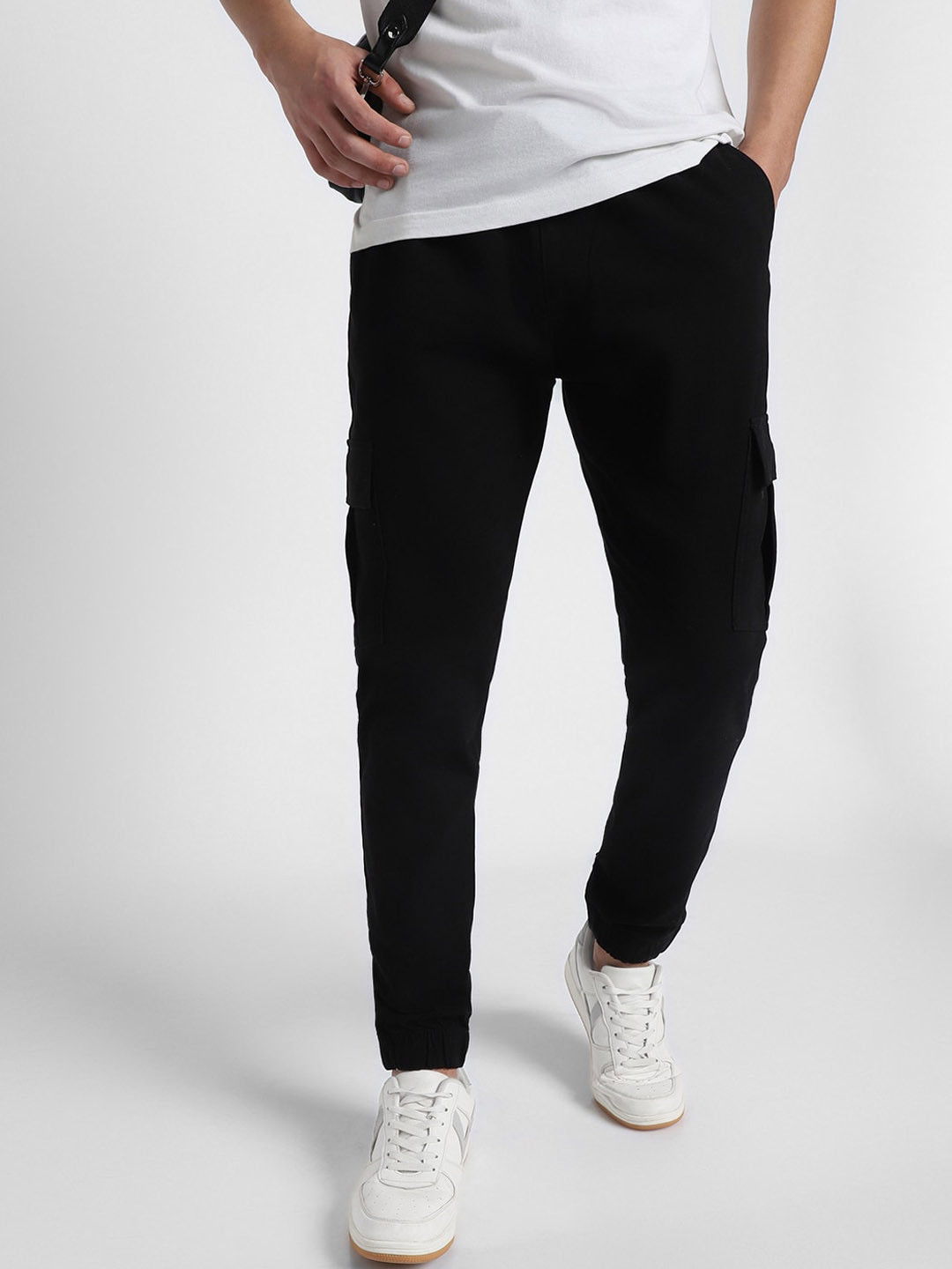 

Dennis Lingo Men Smart Slim Fit Cotton Cargos Trousers, Black