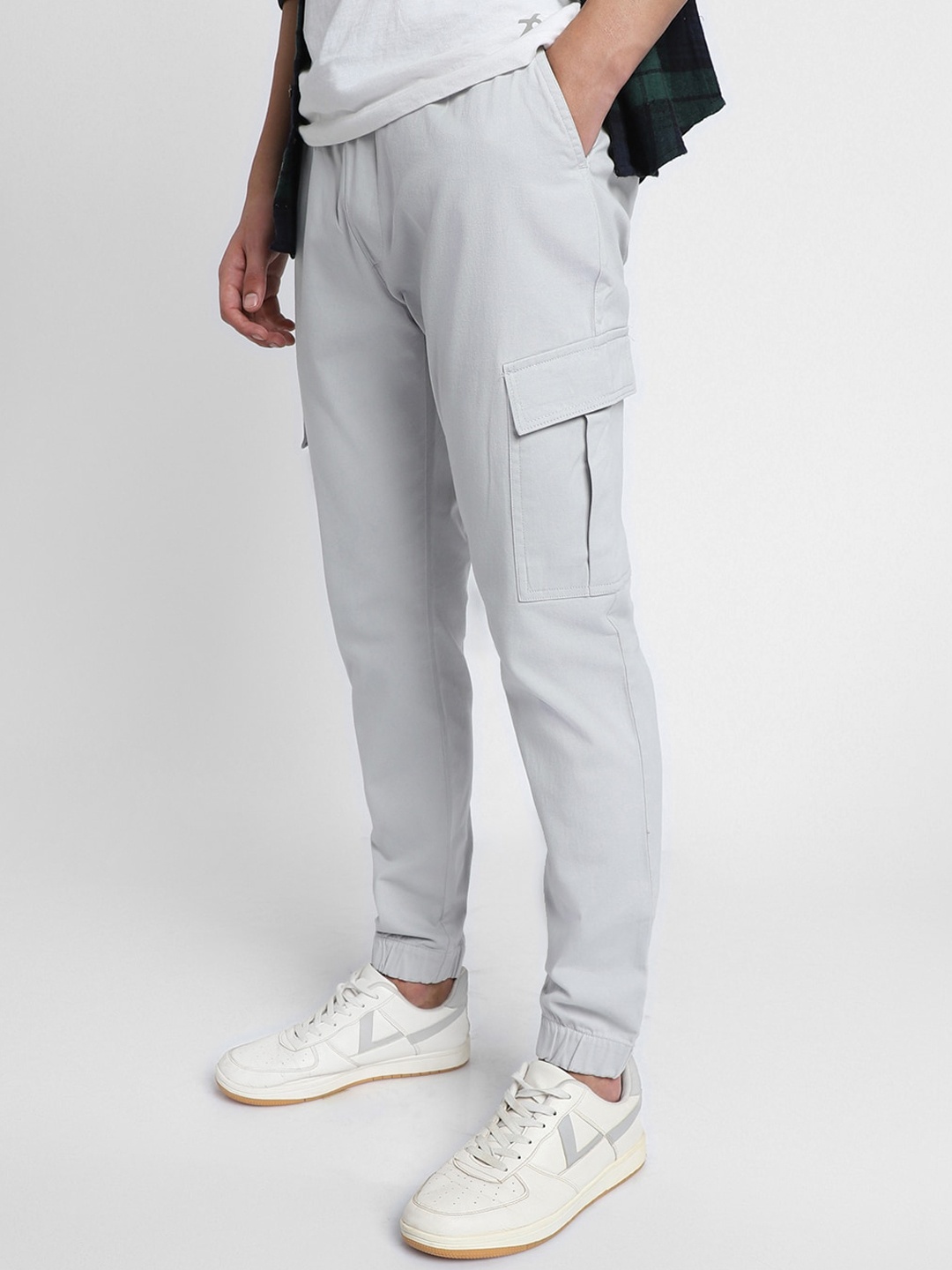 

Dennis Lingo Men Smart Slim Fit Mid-Rise Cargo Trousers, Grey