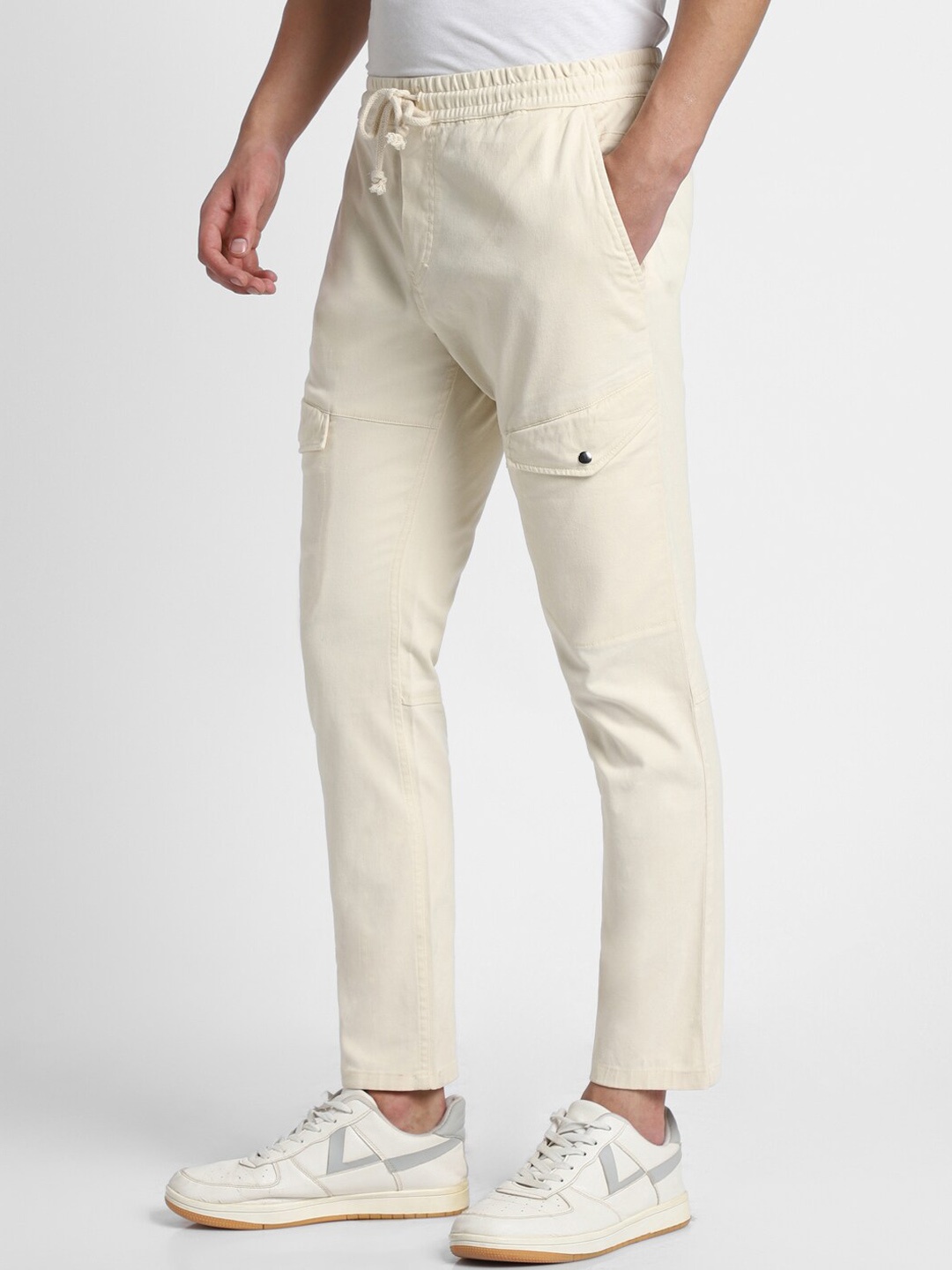 

Dennis Lingo Men Smart Slim Fit Cargo Trouser, Cream