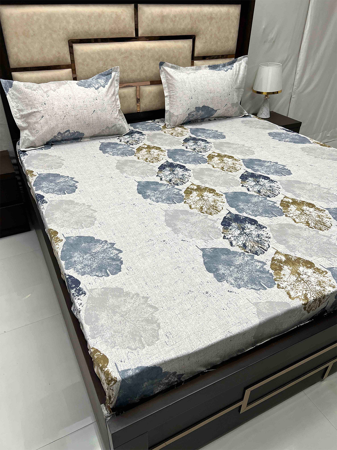 

Pure Decor Gem White Geometric Pure Cotton 330 TC Fitted King Bedsheet & 2 Pillow Covers