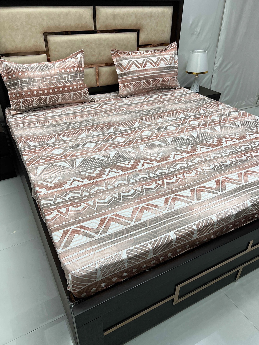

Pure Decor Gem Brown Geometric Cotton 330 TC Fitted King Bedsheet with 2 Pillow Covers