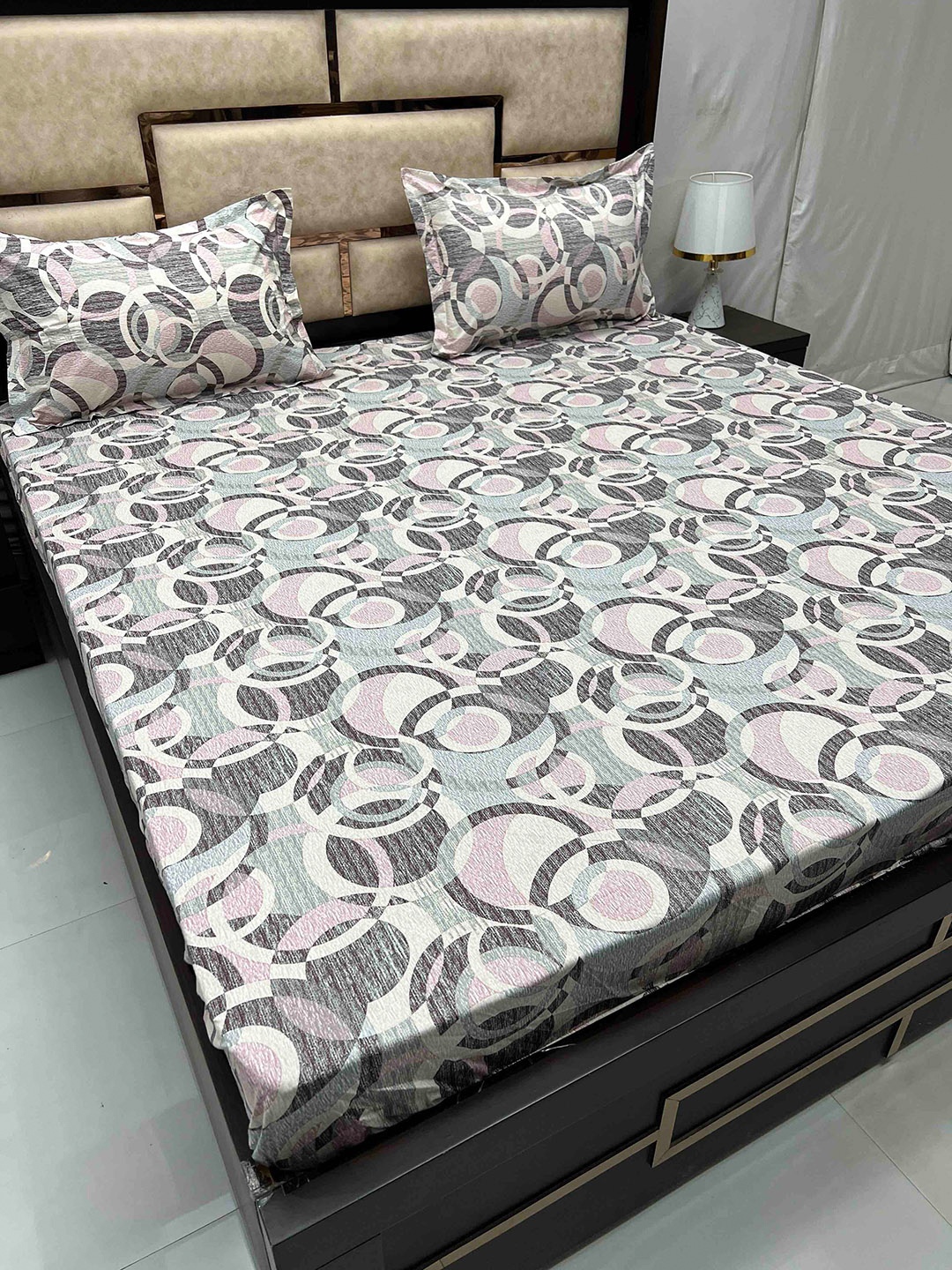 

Pure Decor Gem White Geometric Pure Cotton 330 TC Fitted King Bedsheet & 2 Pillow Covers
