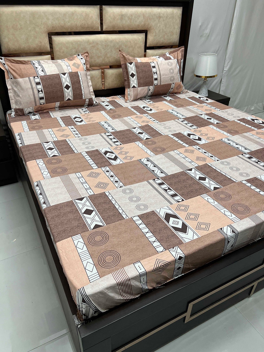 

Pure Decor Gem Brown Geometric Cotton 330 TC Fitted King Bedsheet with 2 Pillow Covers