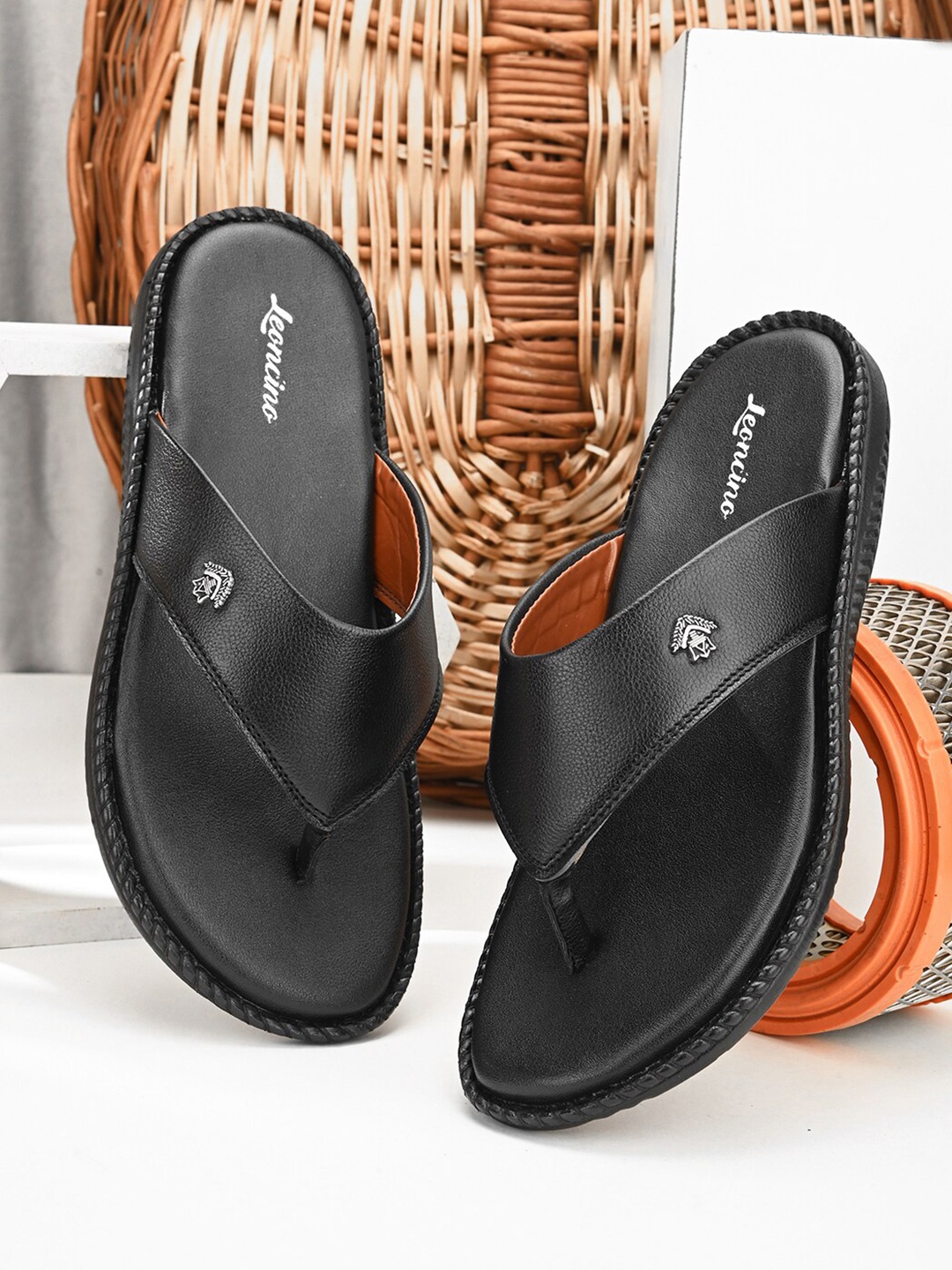 

LEONCINO Men Textured Durable Slip Resistance Comfort Sandals, Black