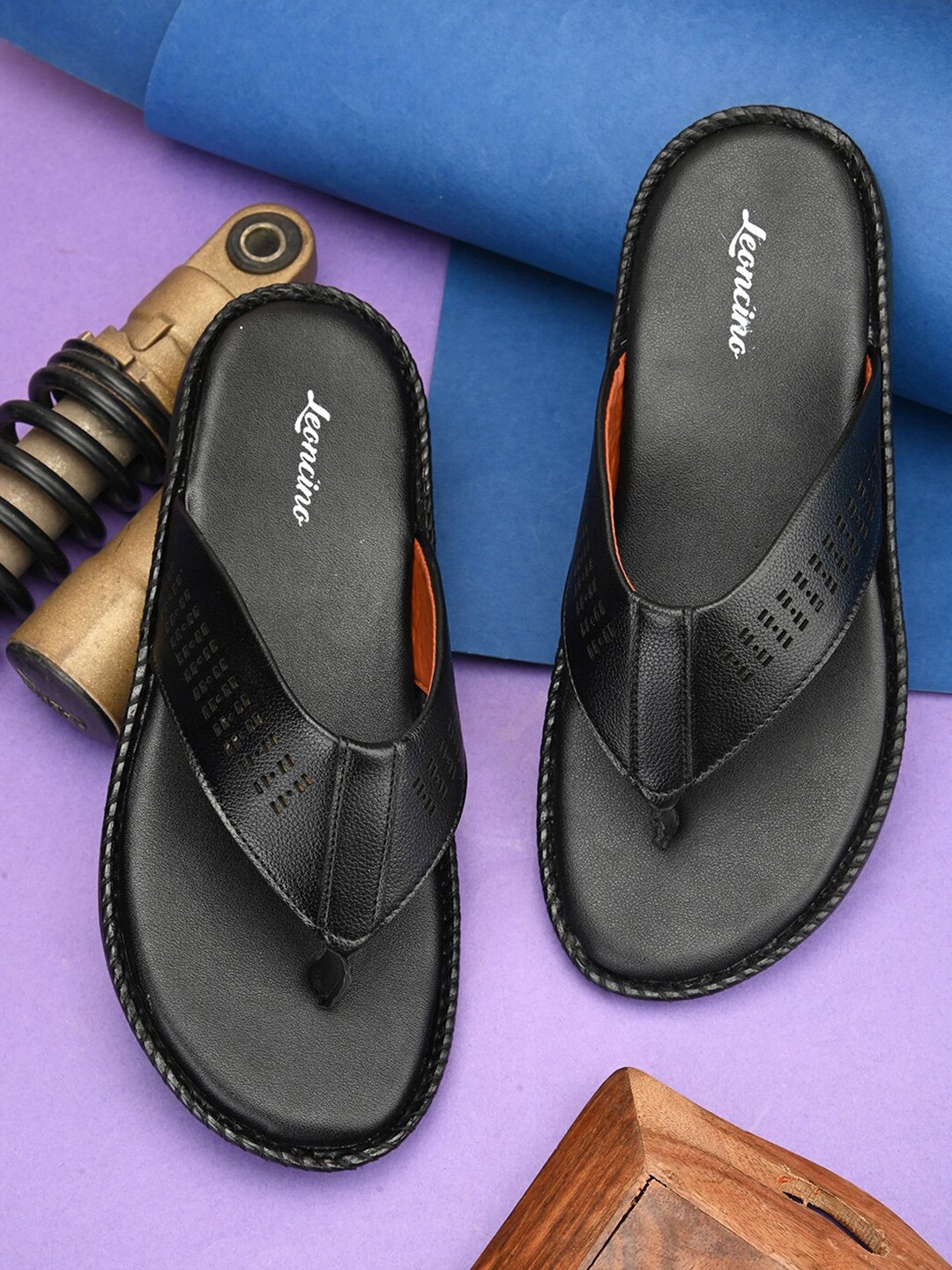 

LEONCINO Men Textured Durable Slip Resistance Comfort Sandals, Black