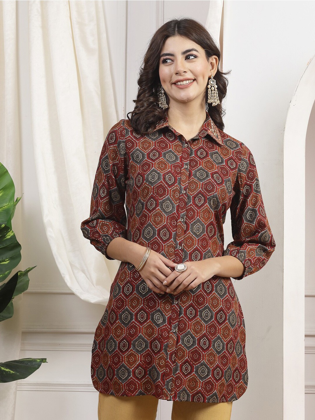 

Nayam By Lakshita Geometric Printed Puff Sleeves Straight Kurti, Maroon