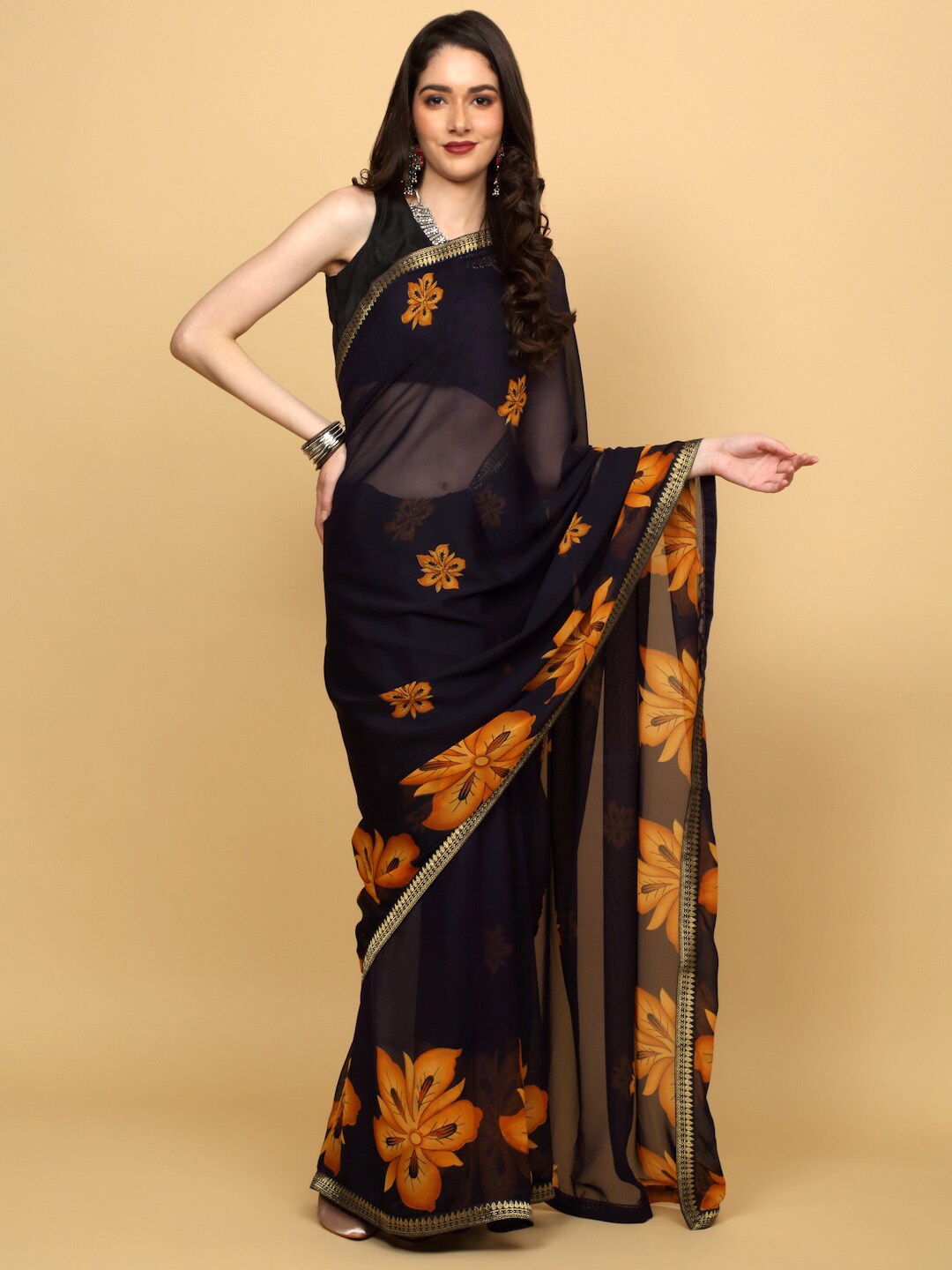 

Anuradha Sarees Floral Printed Saree, Black