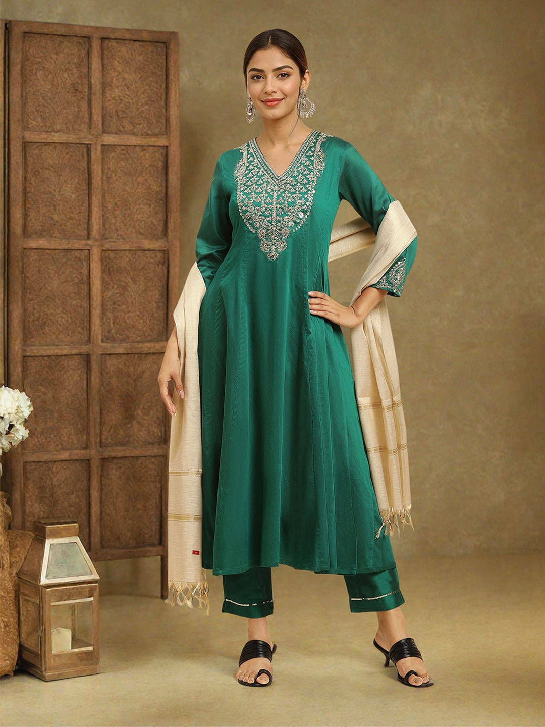 

W Festive Solid Rayon Kurta With Slim Pant & Dupatta, Green