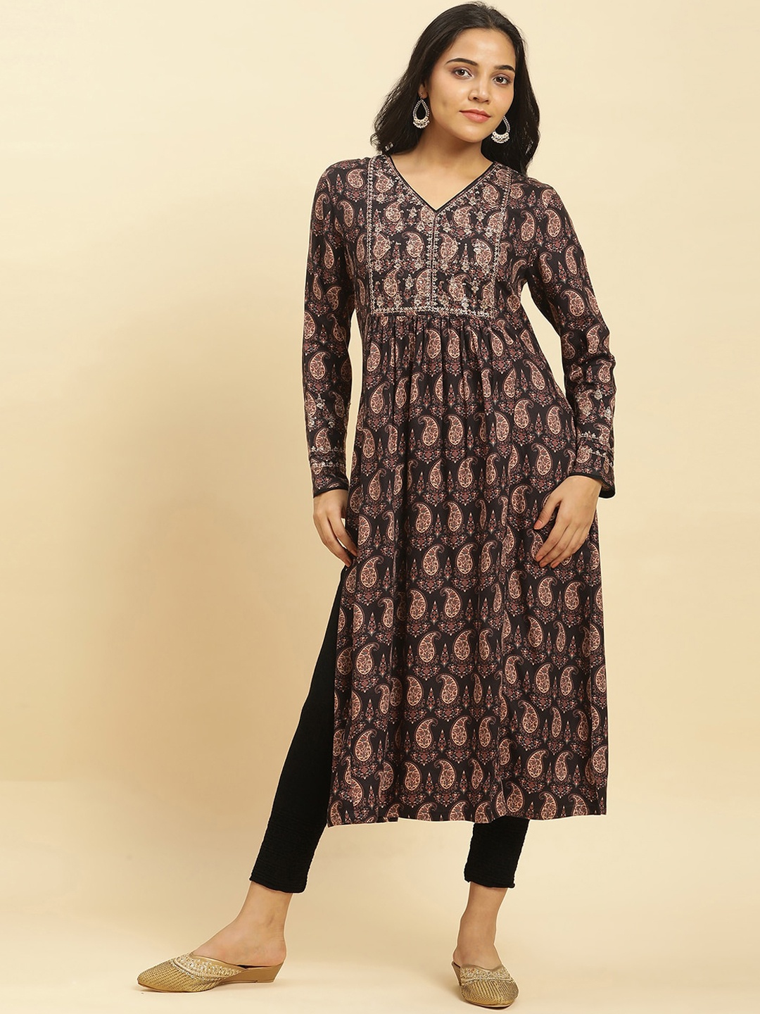 

W Women Paisley Printed Sequinned Kurta With Leggings, Black