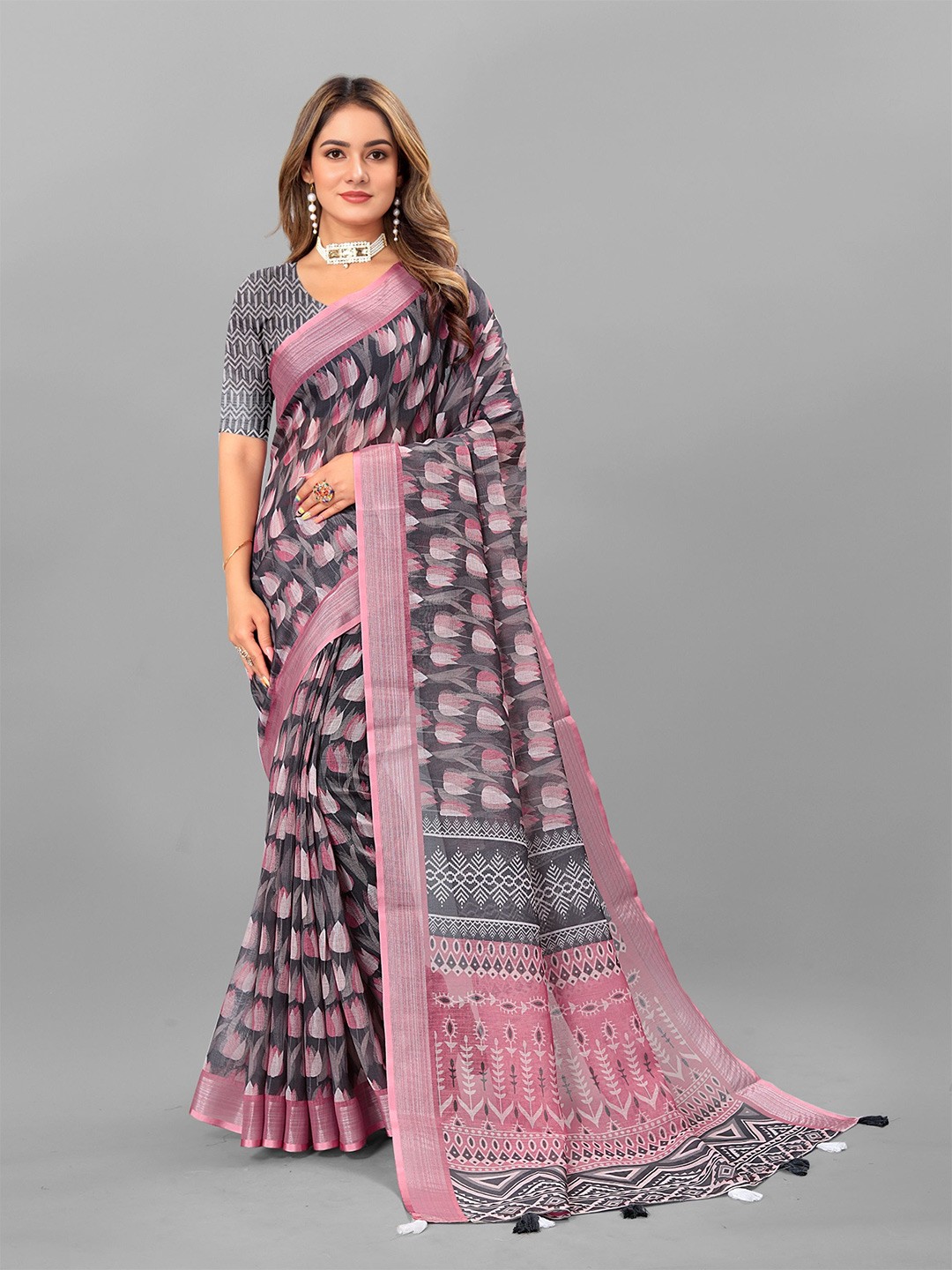 

DIVASTRI Floral Printed Zari Pure Linen Ikat Saree, Black