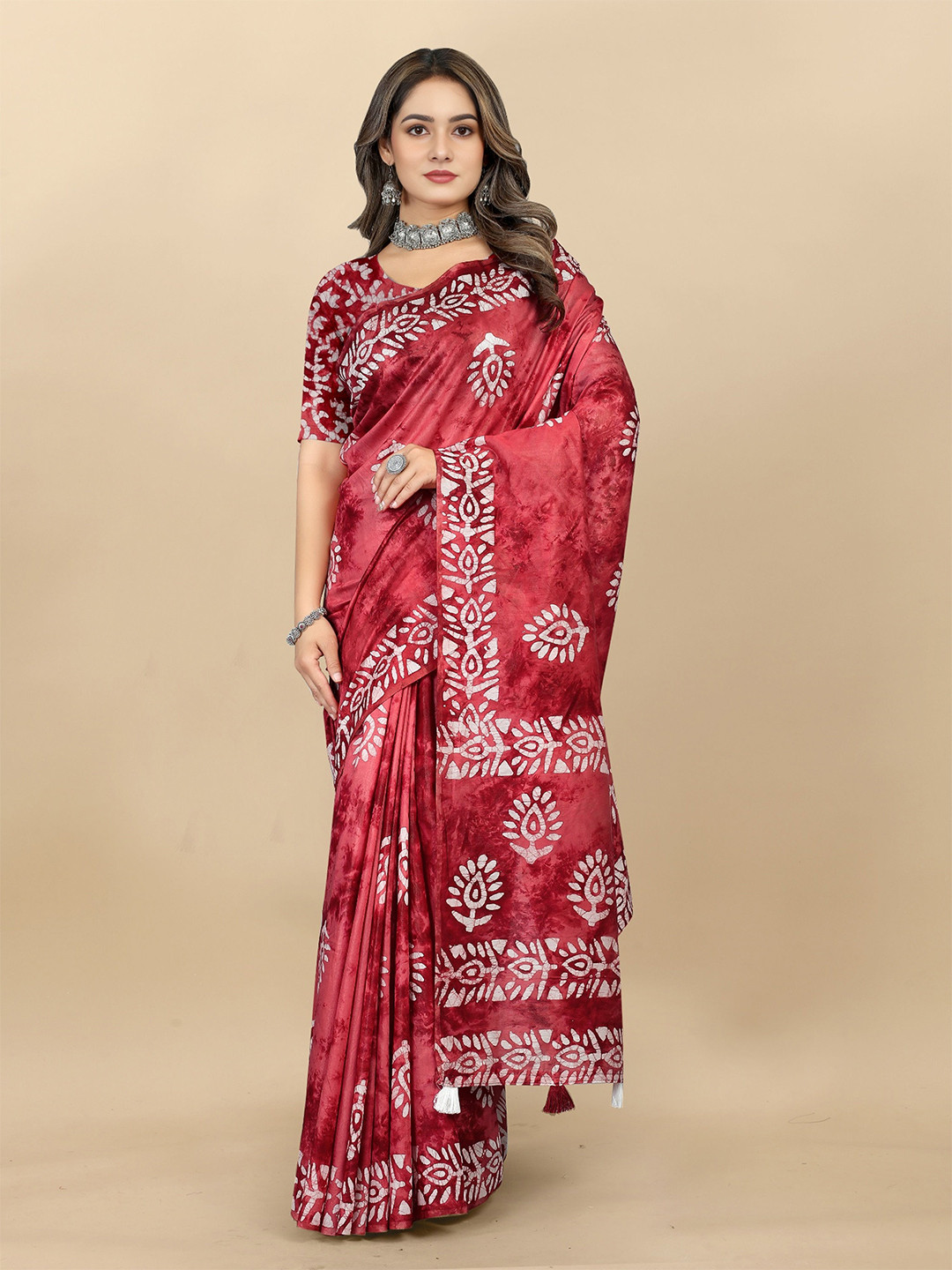 

DIVASTRI Batik Printed Pure Cotton Leheriya Saree, Red