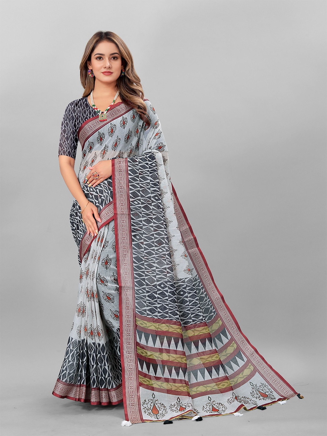 

DIVASTRI Ethnic Motifs Block Printed Pure Linen Saree, Grey