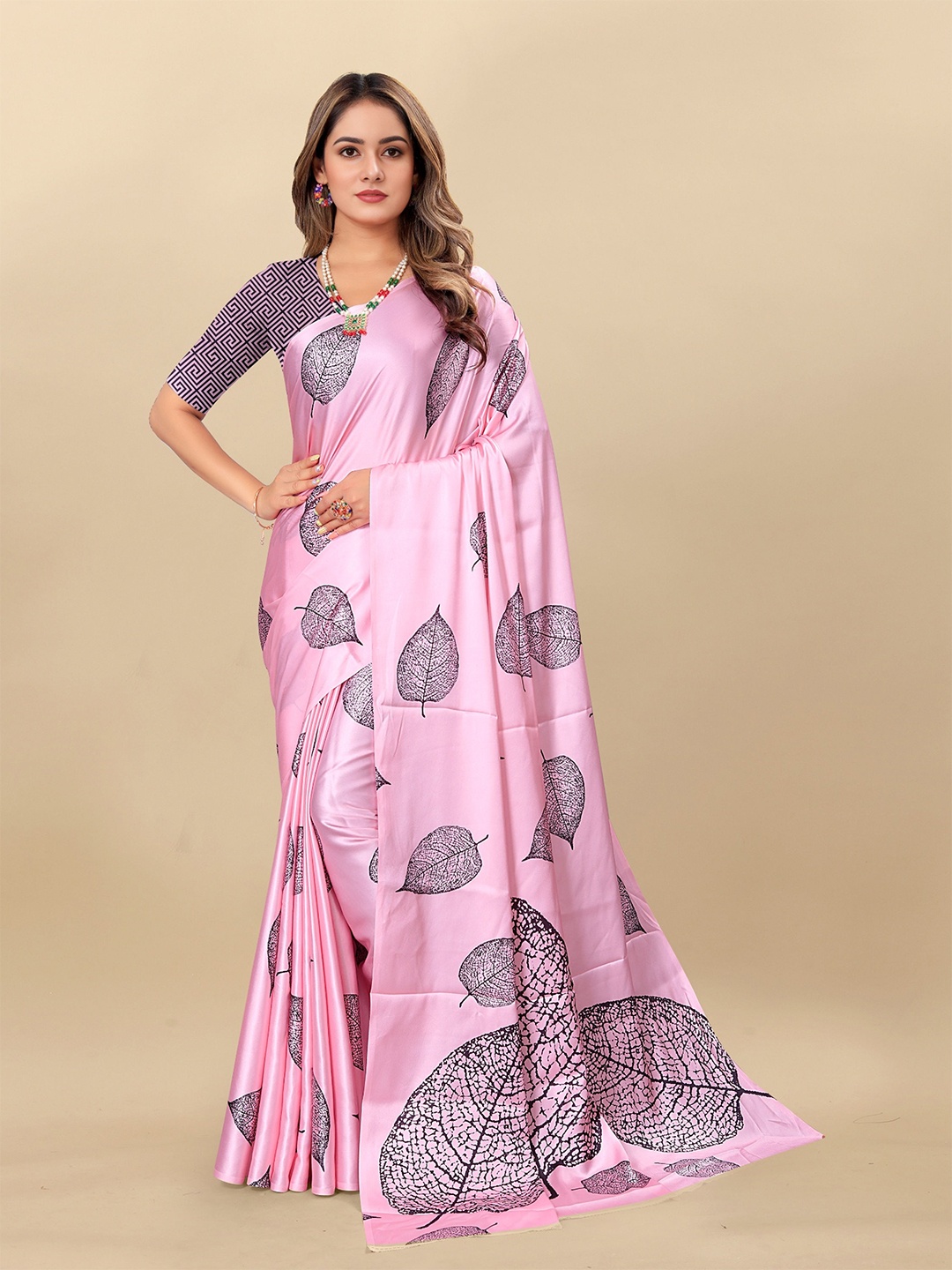 

DIVASTRI Floral Printed Satin Saree, Pink