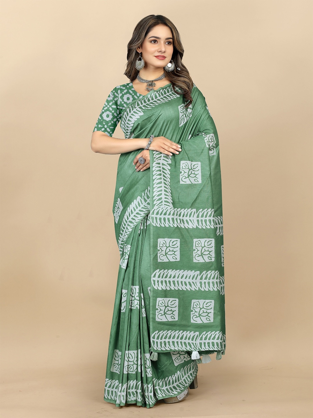 

DIVASTRI Batik Printed Pure Cotton Saree, Olive