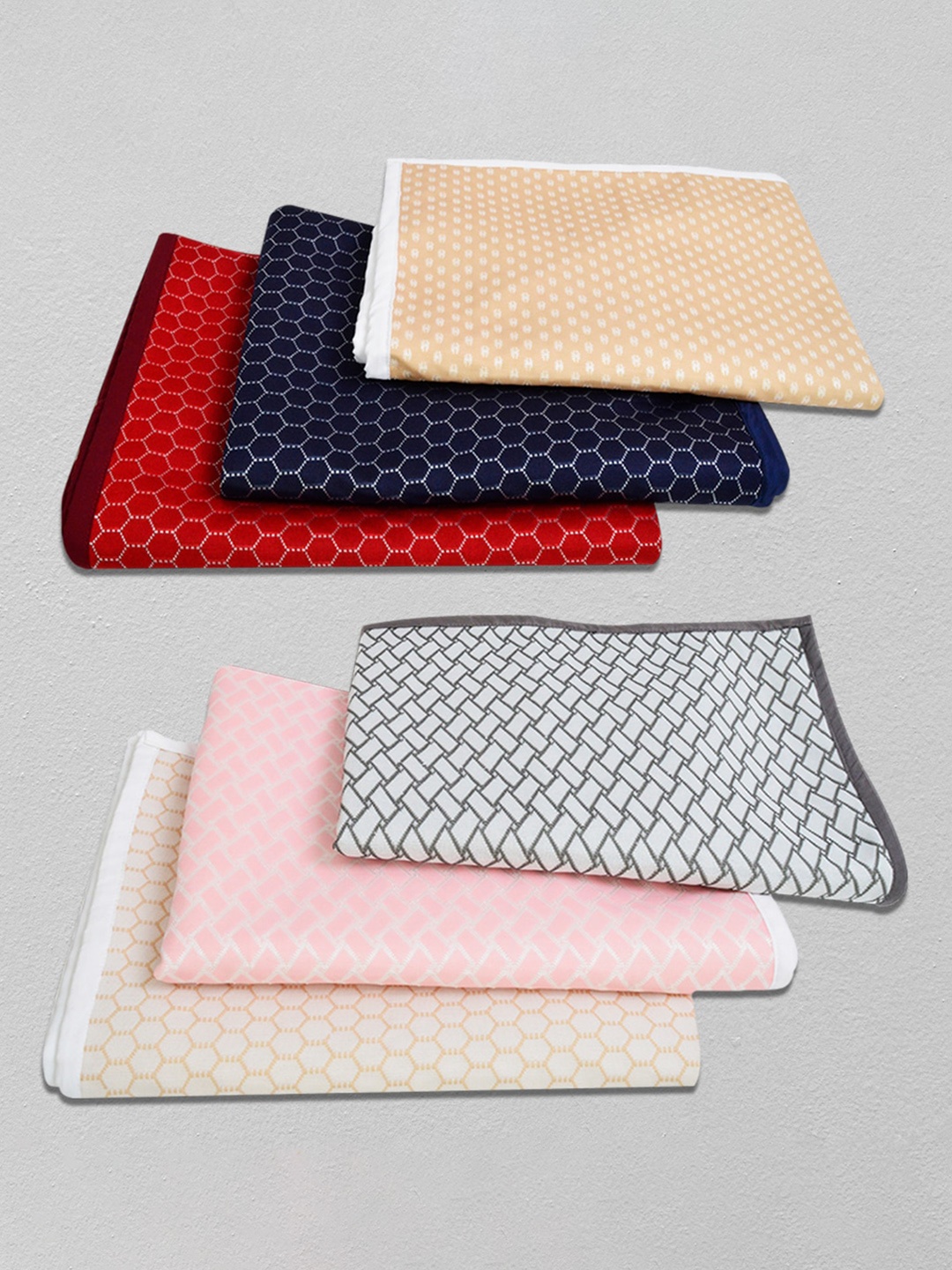 

Adbeni Printed Cotton Waterproof Pet Mats, Maroon