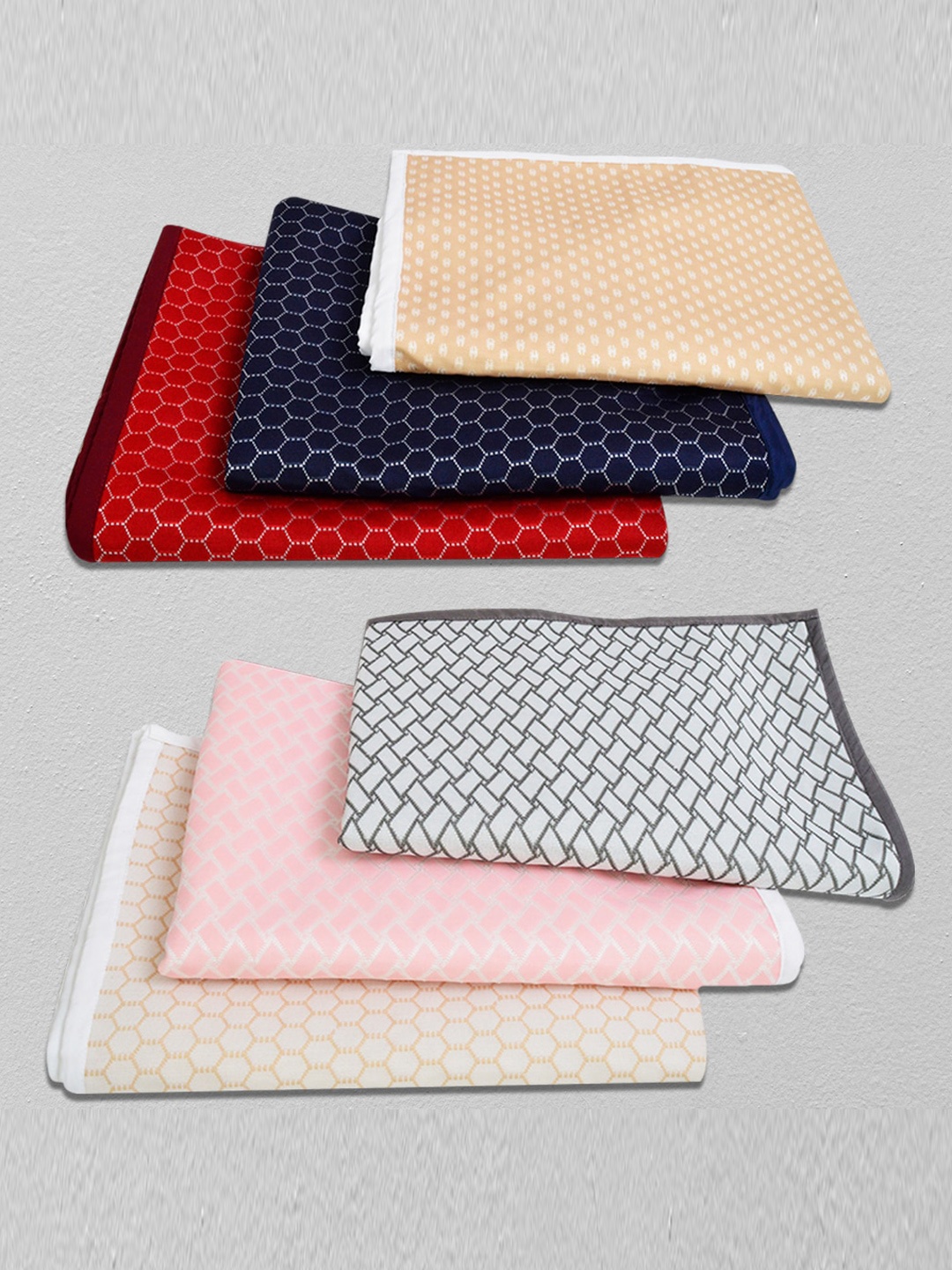 

Adbeni White Printed Water Resistant Dog Bed Mats