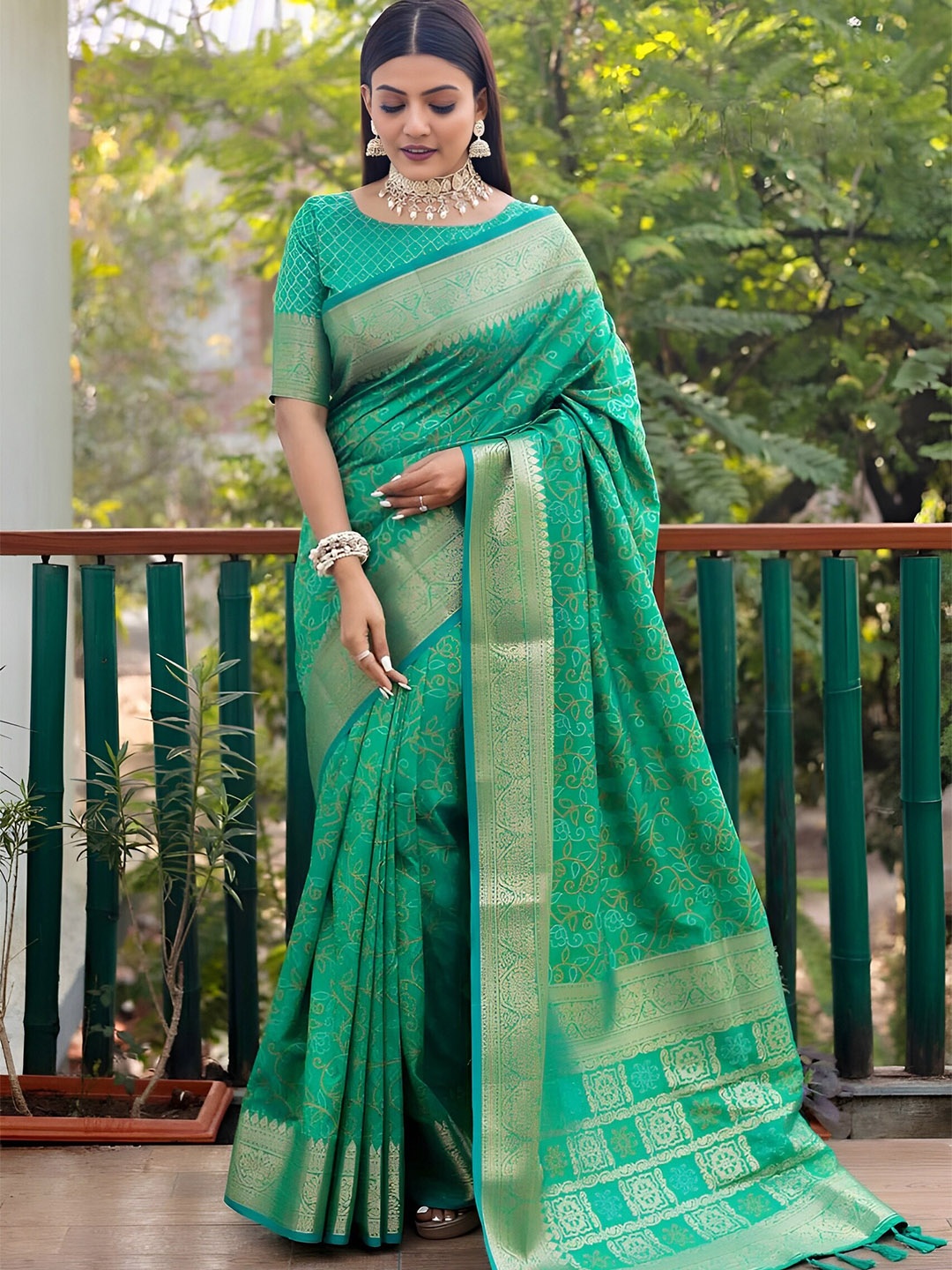 

Anouk Floral Woven Design Zari Pure Silk Banarasi Saree, Green