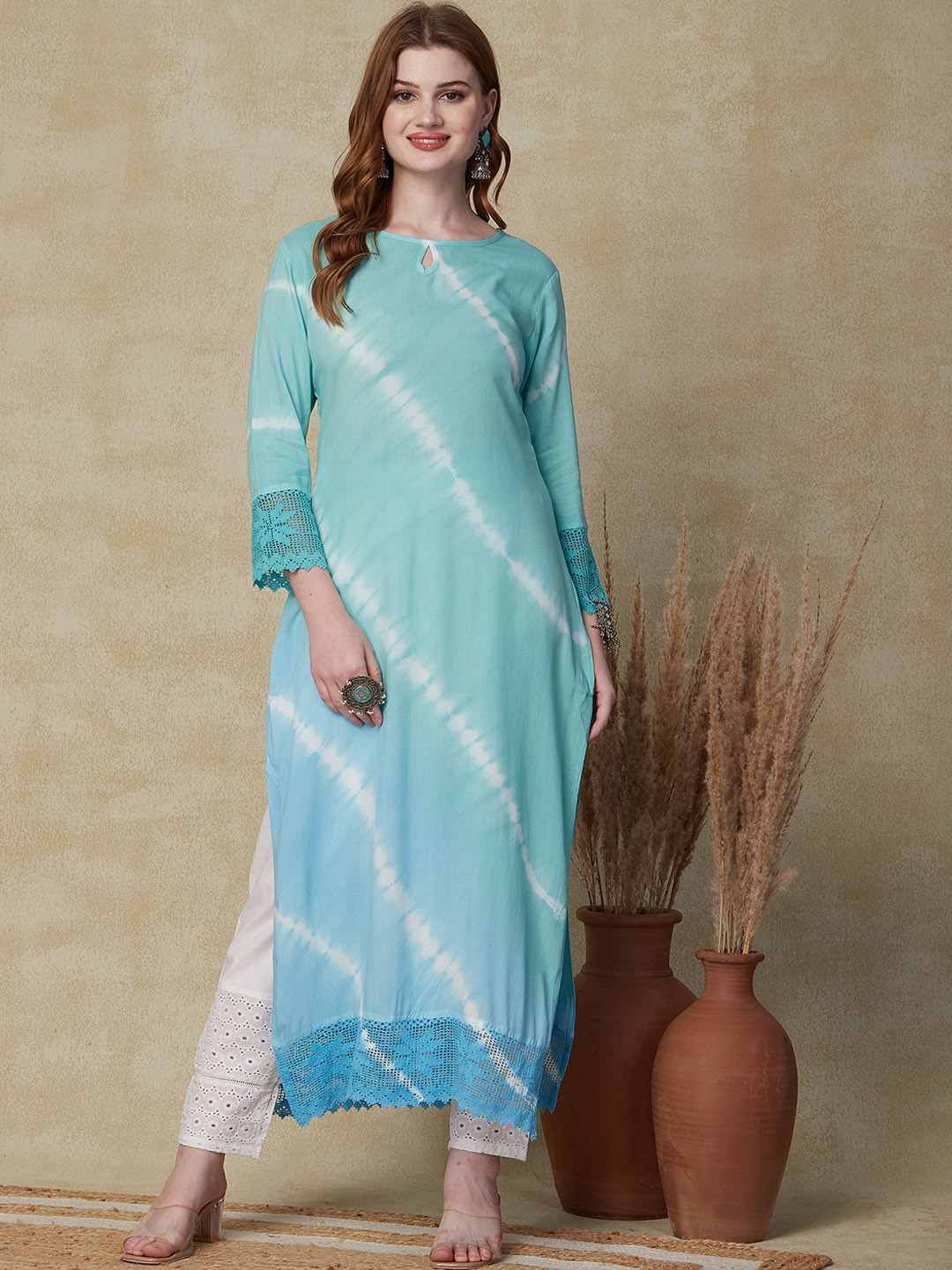 

FASHOR Abstract Printed Keyhole Neck Straight Kurta, Sea green