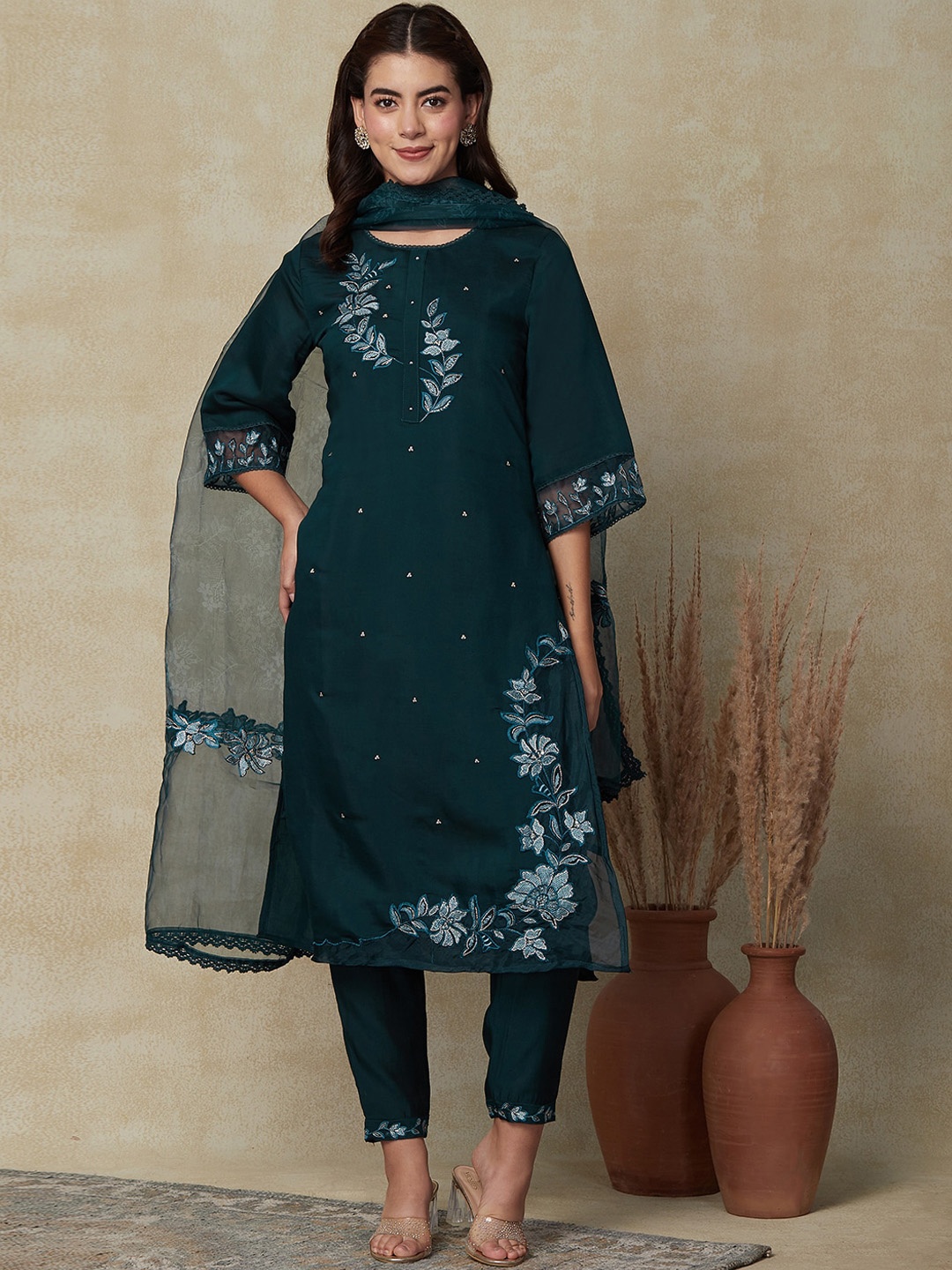 

FASHOR Teal Blue Floral Embroidered Regular Straight Kurta & Trousers With Dupatta