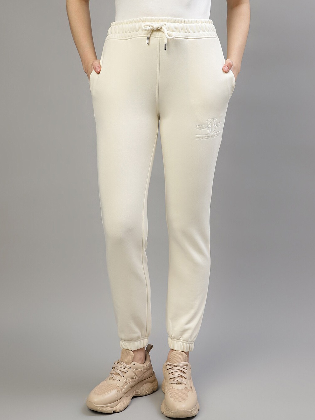 

GANT Women Regular Fit Mid-Rise Joggers, Cream