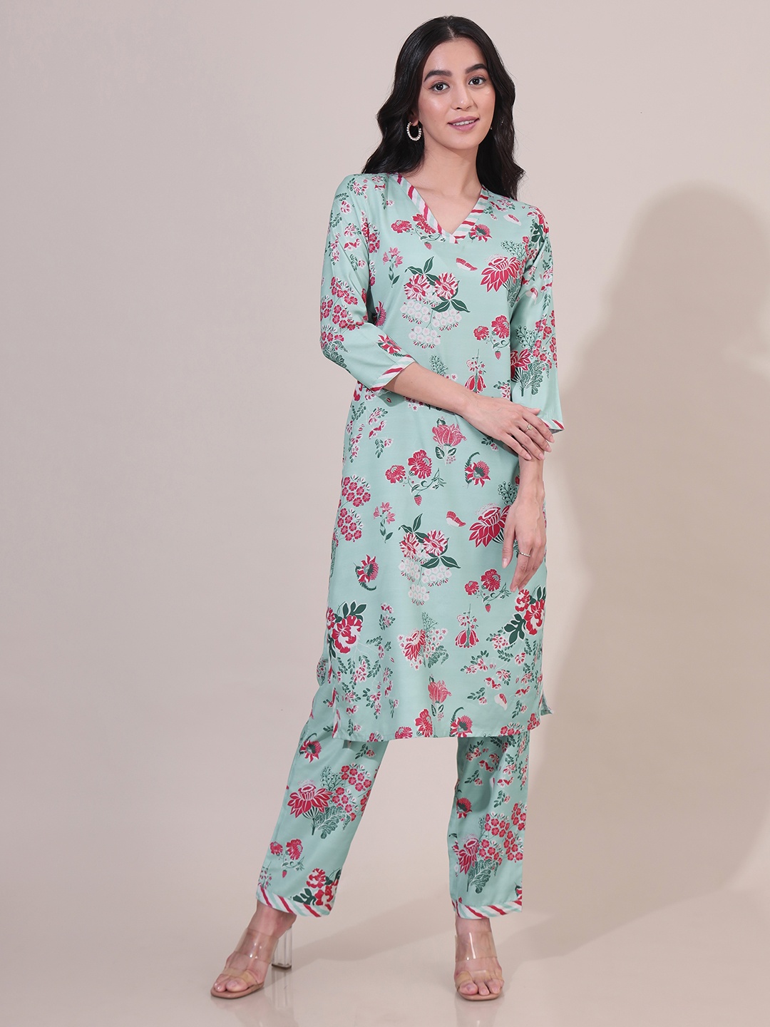 

Saaki Floral Printed V-Neck Straight Kurta With Trousers, Blue