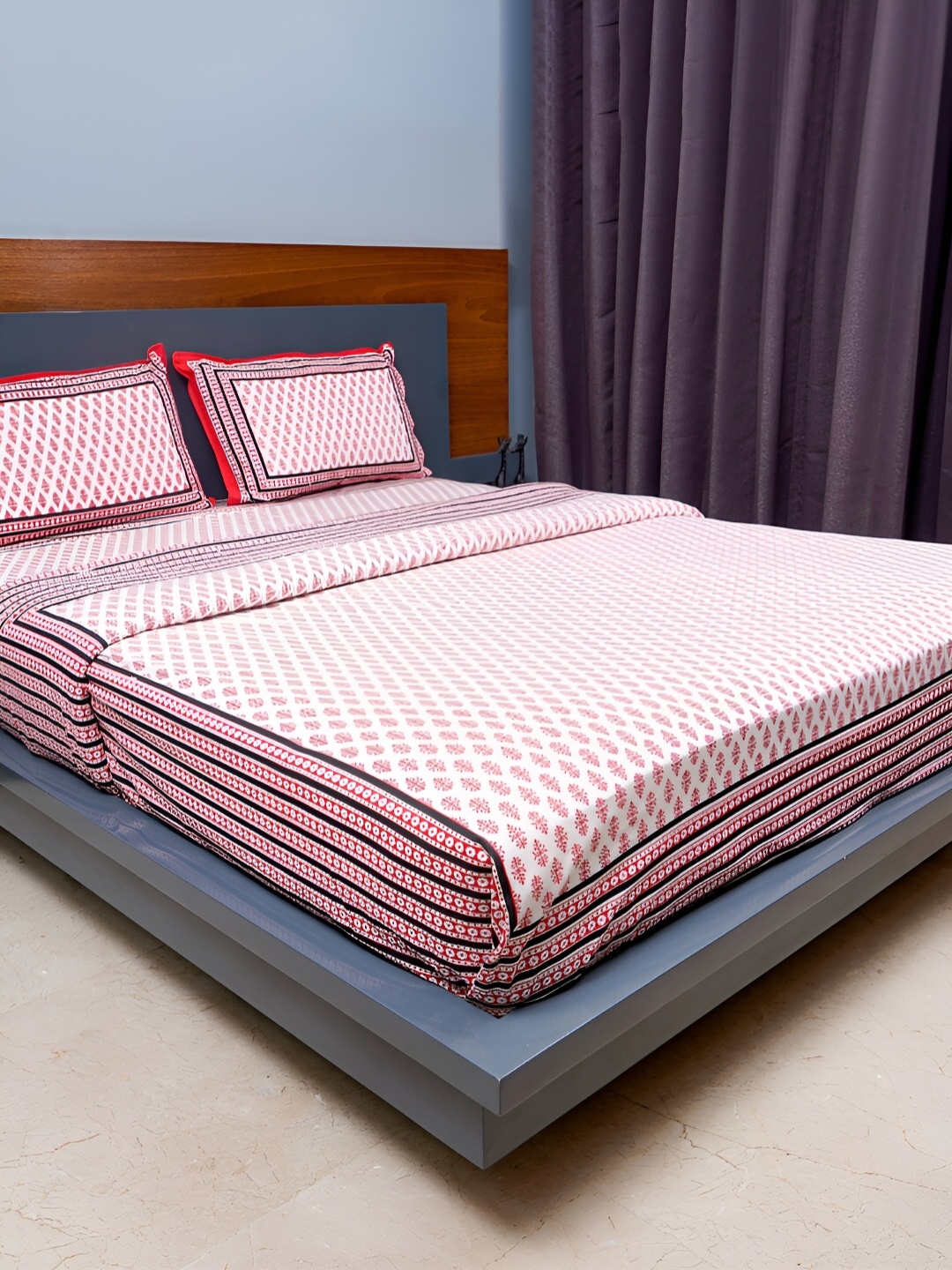 

inizio Red & White Ethnic Motifs Cotton 220 TC King Bedsheet with 2 Pillow Covers