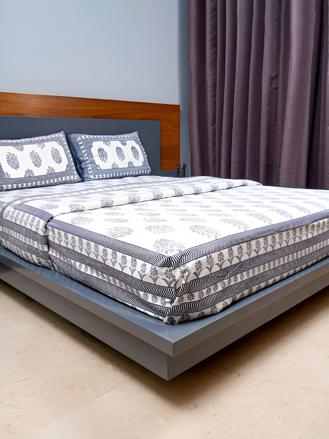 

inizio Blue & White Ethnic Motifs Printed Cotton 220 TC King Bedsheet With 2 Pillow Covers