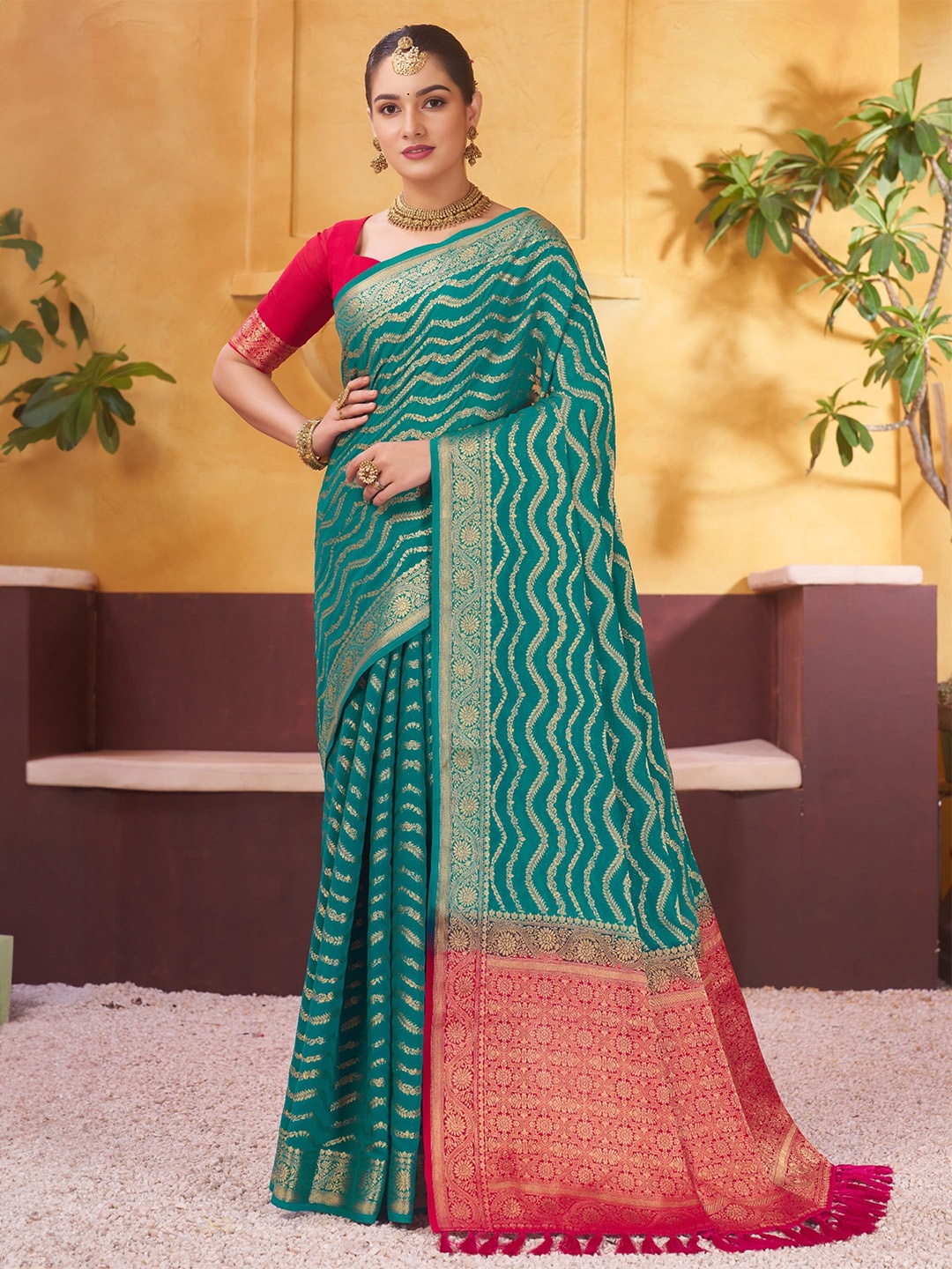

DIVASTRI Floral Woven Design Zari Leheriya Saree, Green