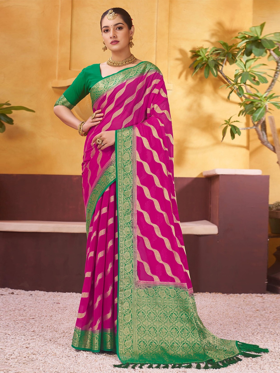 

DIVASTRI Leheriya Woven Design Zari Pure Georgette Banarasi Saree, Pink