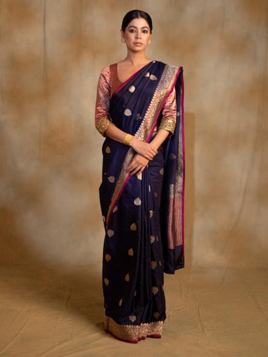 

PriyankaRaajiv Arshiya Woven Designed Pure Silk Saree, Navy blue