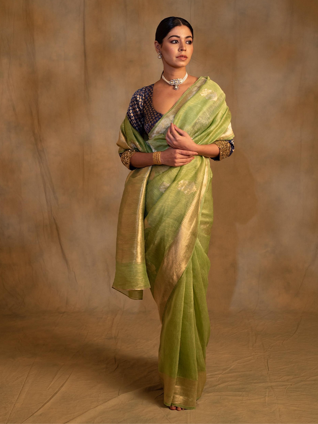 

PriyankaRaajiv Sarhul Sage Green Ethnic Motifs Woven Design Silk Cotton Banarasi Saree