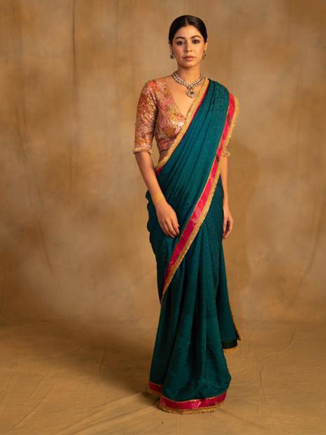 

PriyankaRaajiv Woven Designed Zari Pure Crepe Saree, Green