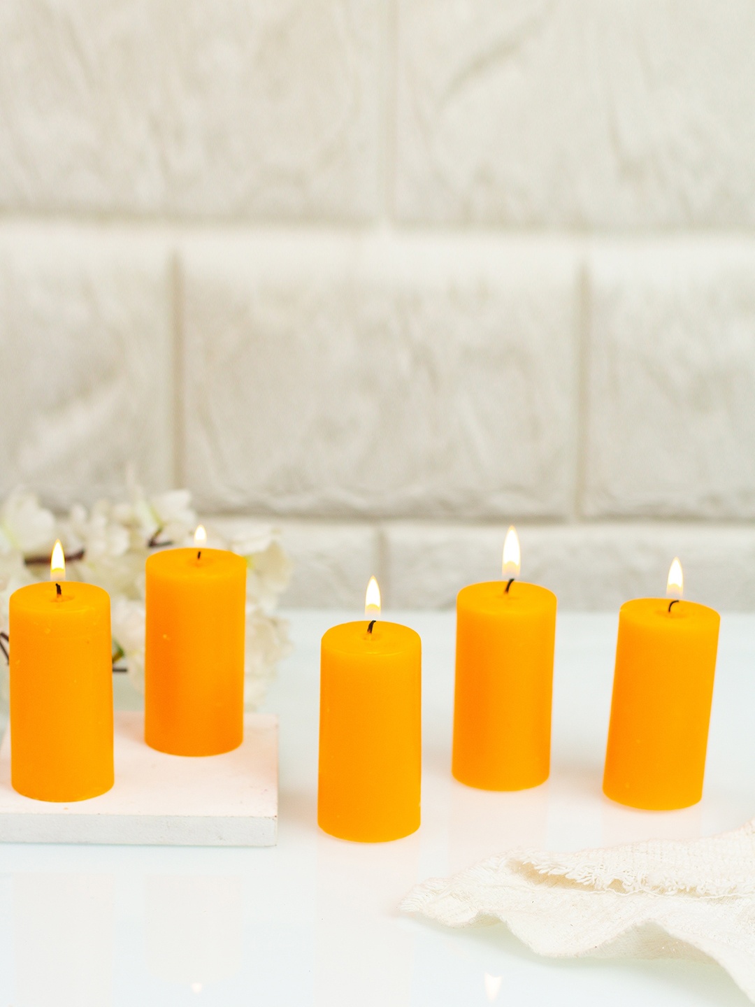 

AuraDecor Yellow 5 Pieces Mandarin Fragrance Pillar Candles