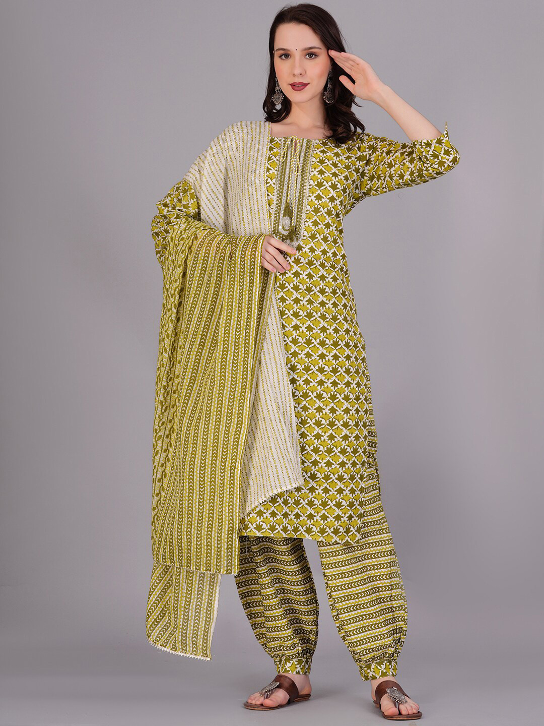 

HIGHLIGHT FASHION EXPORT Ethnic Motifs Printed Pure Cotton Kurta & Trousers With Dupatta, Green
